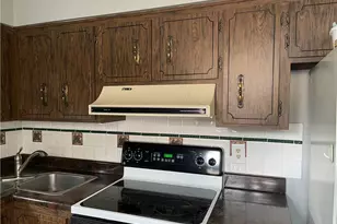 1020 Towervue Dr, Pittsburgh, PA 15227 - Photo 9