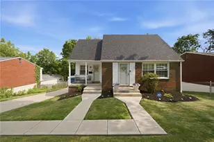 208 Parkedge Rd, Green Tree, PA 15220 - Photo 1