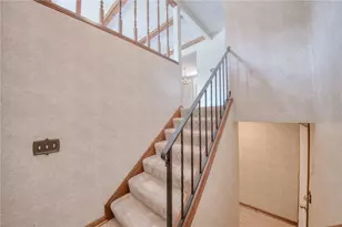 642 Pikeview Dr, Pittsburgh, PA 15239 - Photo 3