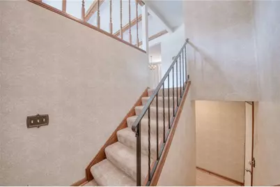 642 Pikeview Dr, Pittsburgh, PA 15239 - Photo 3