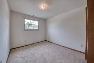 642 Pikeview Dr, Pittsburgh, PA 15239 - Photo 17