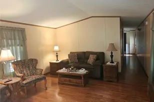 214 Baxter Ln, Center Township, PA 16001 - Photo 5
