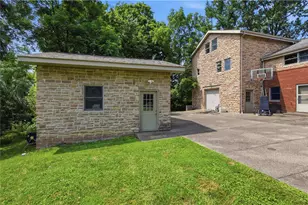 2072 Outlook Dr, Pittsburgh, PA 15241 - Photo 27