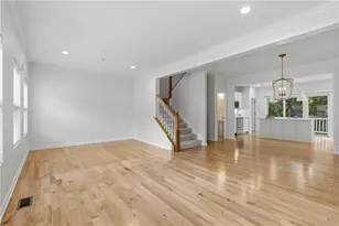 868 Highpointe Cir, Scott Township, PA 15220 - Photo 5