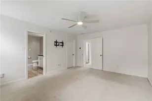 868 Highpointe Cir, Scott Township, PA 15220 - Photo 15
