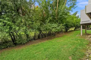 868 Highpointe Cir, Scott Township, PA 15220 - Photo 23