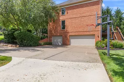 1689 Sturbridge Dr, Pittsburgh, PA 15143 - Photo 3