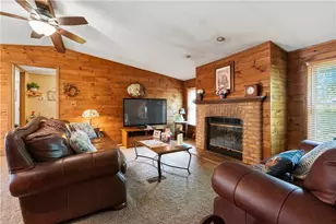 136 Bassett Rd, Hanover Township, PA 15026 - Photo 5