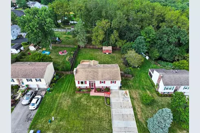 213 Brookston Dr, Cranberry Township, PA 16066 - Photo 3