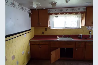 110 S Pine St, Ellsworth Boro, PA 15331 - Photo 9