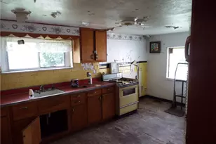 110 S Pine St, Ellsworth Boro, PA 15331 - Photo 7