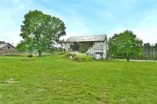1952 Perry Hwy, Fredonia, PA 16124 - Photo 47