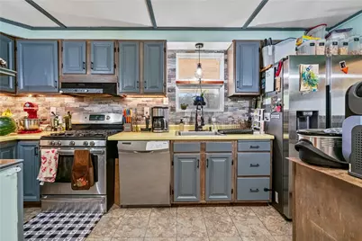 751 Sixth St, Pitcairn, PA 15140 - Photo 9