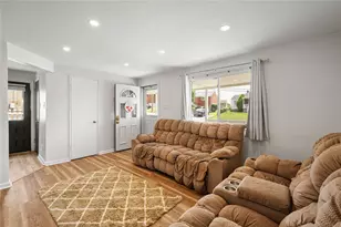 5314 Becky Dr, Pittsburgh, PA 15236 - Photo 3