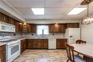 512 Pennsylvania Ave, Connellsville, PA 15631 - Photo 11