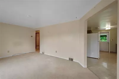 5260 Blossom Rd, Pittsburgh, PA 15236 - Photo 5