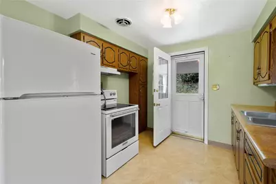 5260 Blossom Rd, Pittsburgh, PA 15236 - Photo 9