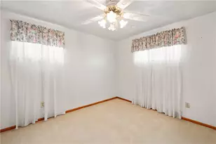 5260 Blossom Rd, Pittsburgh, PA 15236 - Photo 13