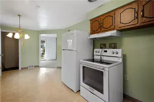 5260 Blossom Rd, Pittsburgh, PA 15236 - Photo 9
