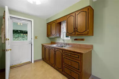 5260 Blossom Rd, Pittsburgh, PA 15236 - Photo 11