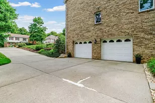 622 Golden Ridge Ct, Cranberry Township, PA 16066 - Photo 5