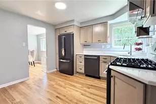 4774 Beall Dr, Pittsburgh, PA 15236 - Photo 11