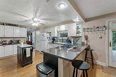 86 Fawnvue Dr, Robinson Twp, PA 15136 - Photo 7