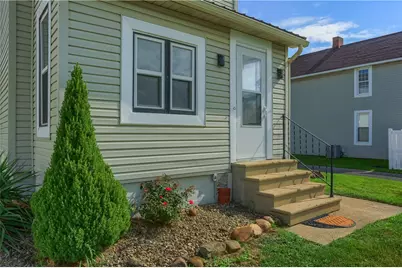321 Hazel Ave, Ellwood City, PA 16117 - Photo 7