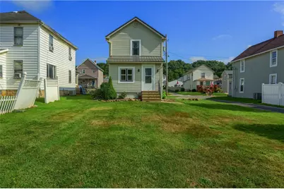 321 Hazel Ave, Ellwood City, PA 16117 - Photo 3