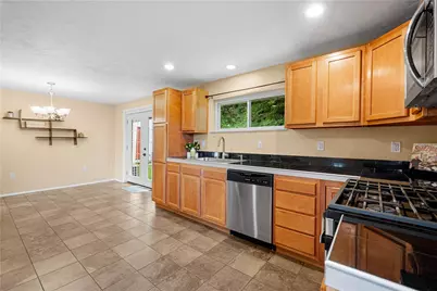 3190 Mayflower Dr, Pittsburgh, PA 15227 - Photo 5