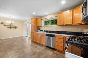 3190 Mayflower Dr, Pittsburgh, PA 15227 - Photo 5