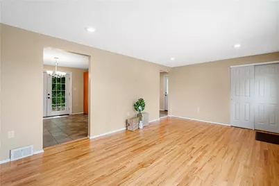 3190 Mayflower Dr, Pittsburgh, PA 15227 - Photo 7