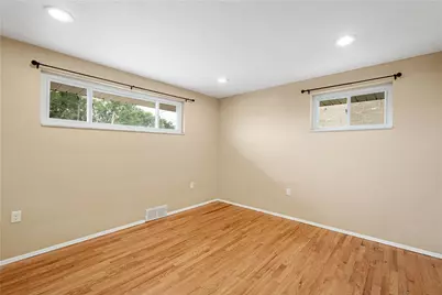 3190 Mayflower Dr, Pittsburgh, PA 15227 - Photo 11