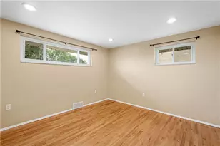 3190 Mayflower Dr, Pittsburgh, PA 15227 - Photo 11