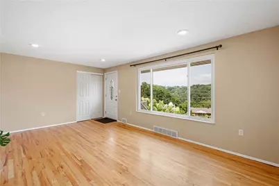 3190 Mayflower Dr, Pittsburgh, PA 15227 - Photo 5