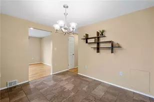 3190 Mayflower Dr, Pittsburgh, PA 15227 - Photo 9