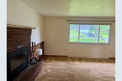135 Hampton Ct, Twp of But SW, PA 16002 - Photo 5