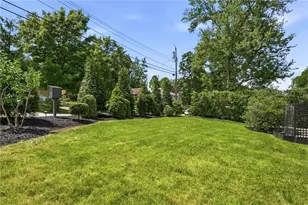 824 Foxland Dr, Pittsburgh, PA 15243 - Photo 35
