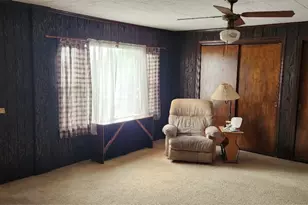 915 Border Ave, Ellwood City, PA 16117 - Photo 9