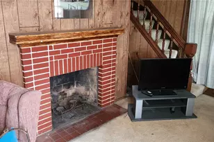 915 Border Ave, Ellwood City, PA 16117 - Photo 13