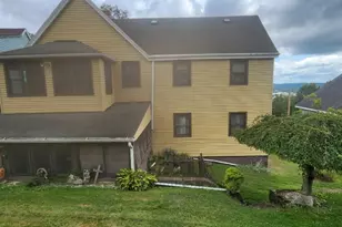 915 Border Ave, Ellwood City, PA 16117 - Photo 3