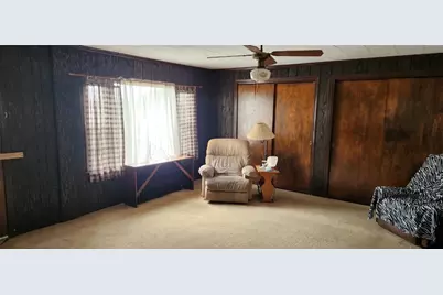 915 Border Avenue, Ellwood City, PA 16117 - Photo 17