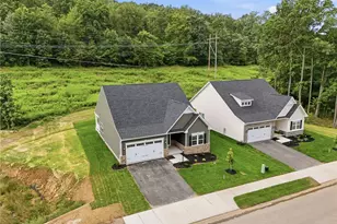 148 Settlers Grove Blvd, Zelienople, PA 16063 - Photo 3
