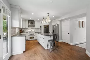 8042 Woodcreek Dr, Bridgeville, PA 15017 - Photo 5