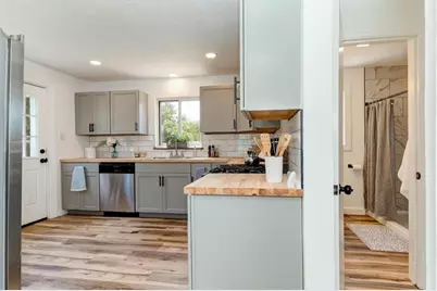 6340 Helen St, South Park, PA 15129 - Photo 9