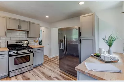 6340 Helen St, South Park, PA 15129 - Photo 11