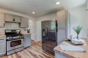 6340 Helen St, South Park, PA 15129 - Photo 11