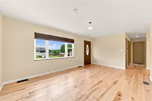 529 Cochran Dr, Hempfield Township, PA 15601 - Photo 3