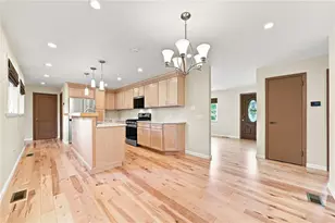 529 Cochran Dr, Hempfield Township, PA 15601 - Photo 5