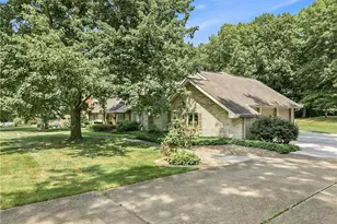 54 Oak Tree Ct, Shenango Township, PA 16159 - Photo 3
